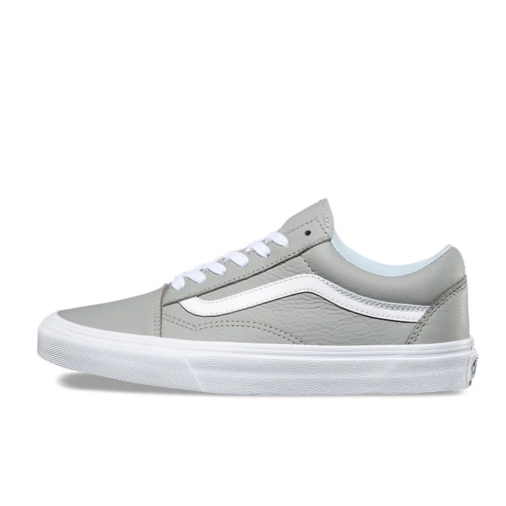 Vans Old Skool sneakers in the Gray Dawn and True White leather 6.5women’s 5mens